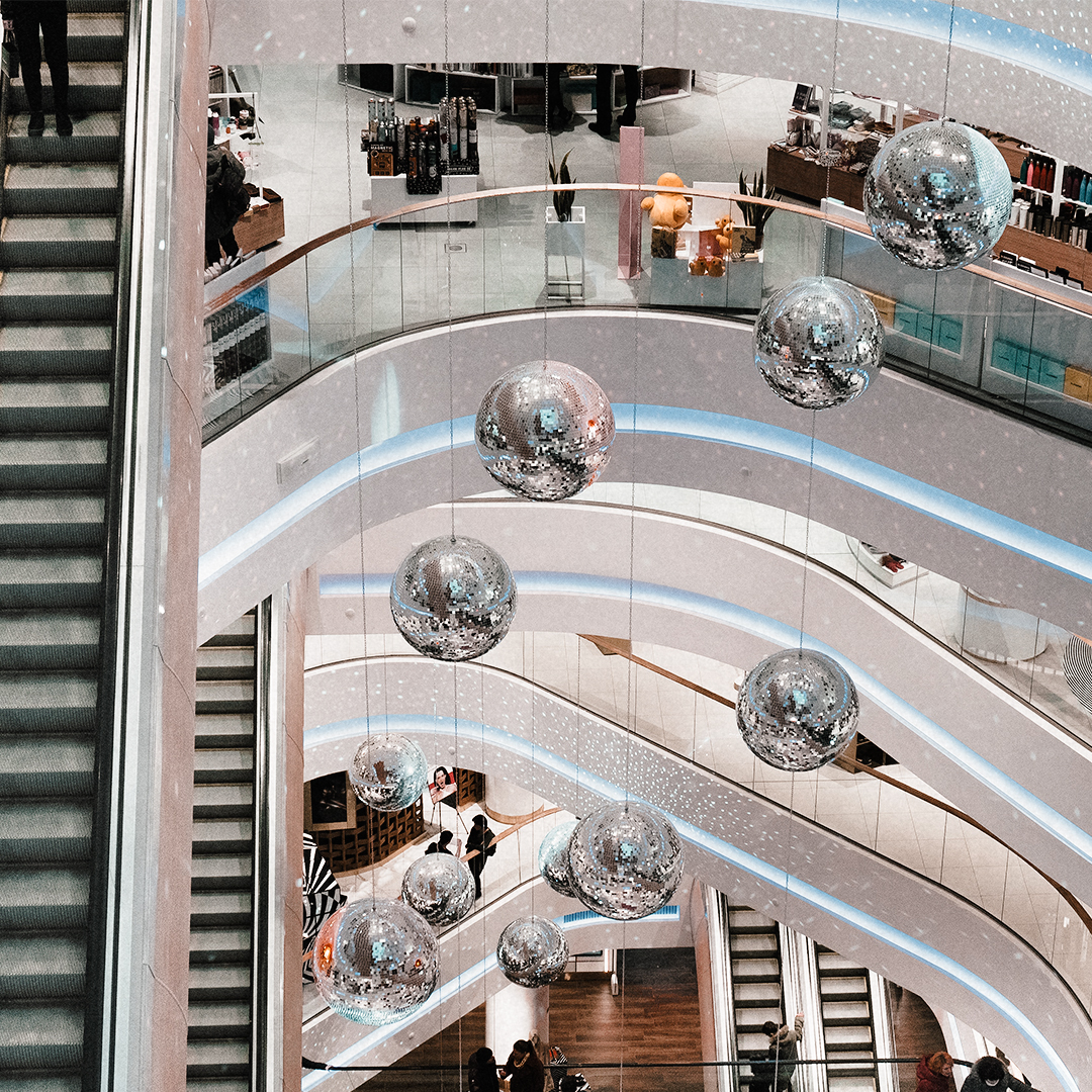 Floors with escalators in mall